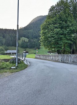 En direction du deuxième sentier ( suivre les indications pédestres)