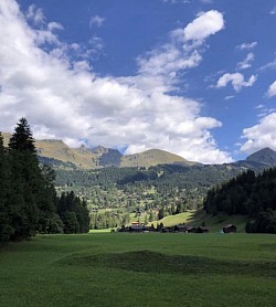 Vue du village depuis le chemin