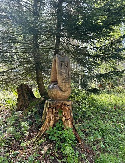 Une des belles sculptures sur le chemin