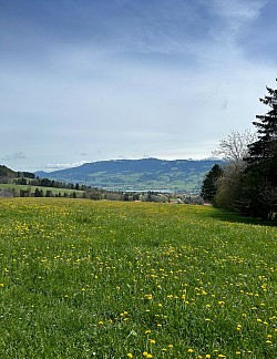 Magnifique vue du lac de Gruyère et de la région depuis le début du parcours
