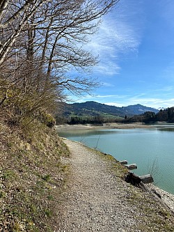 Sentier qui rejoint la chapelle