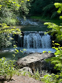 Cascade sur le chemin