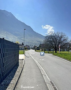 Chemin apres le pont, suivre le chemin des vieilles Chenevières , ensuite a gauche pour rejoindre le port du Bouveret