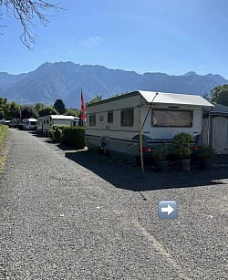 Traverser le camping jusqu'au parking