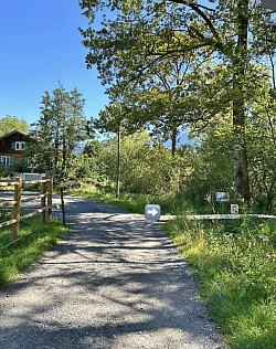 Suivre les indications pour rejoindre le jardin
