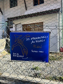 La fourre bleue ou vous retrouverez le plan et le répertoire des épouvantails
