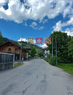 Départ de la balade en direction de la rivière « Simme »