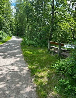 Profitez des nombreux bancs qui se trouvent tout au long de la du parcours
